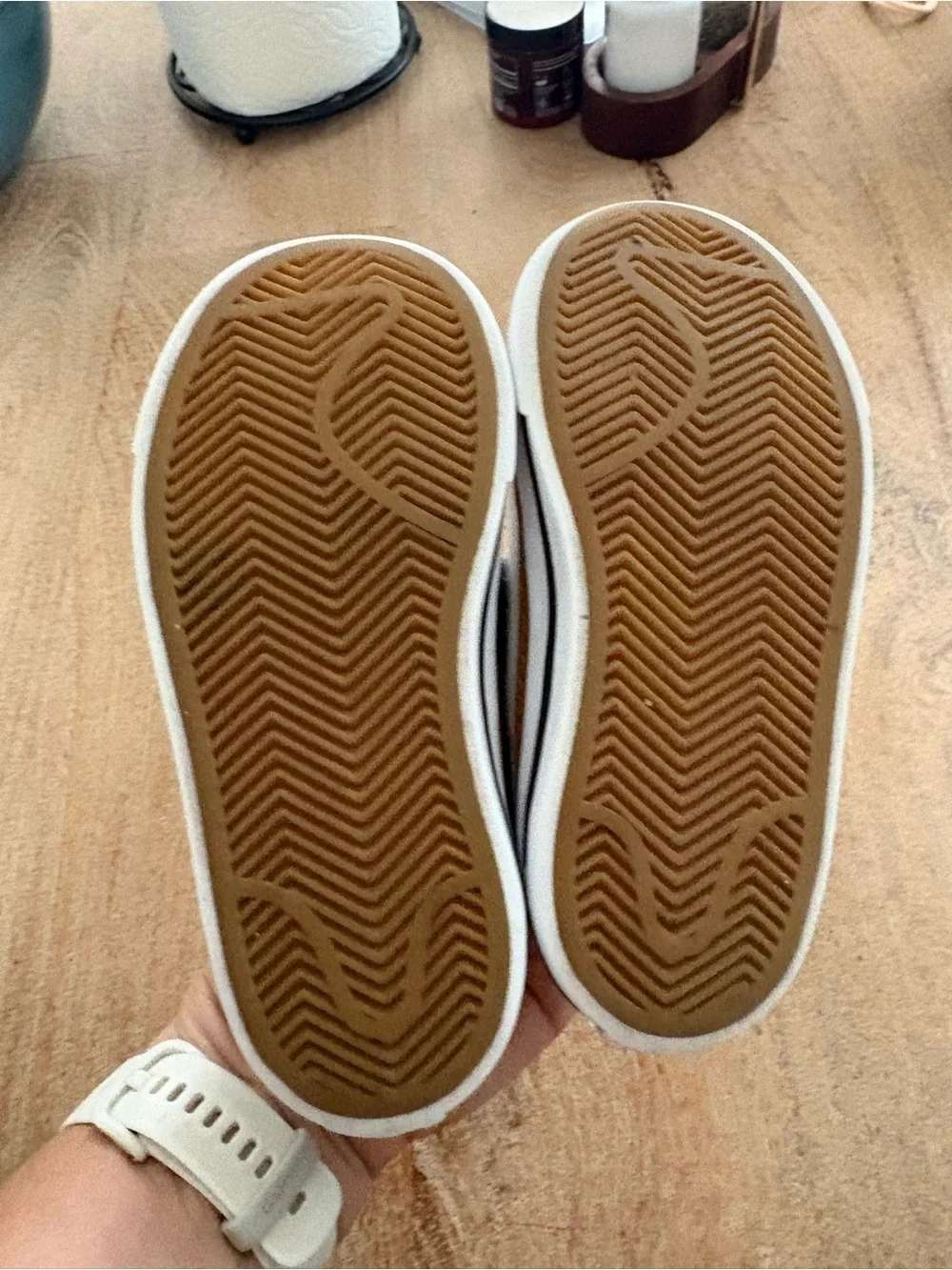 Nike Kids White and Brown Strap Low-Top Sneakers